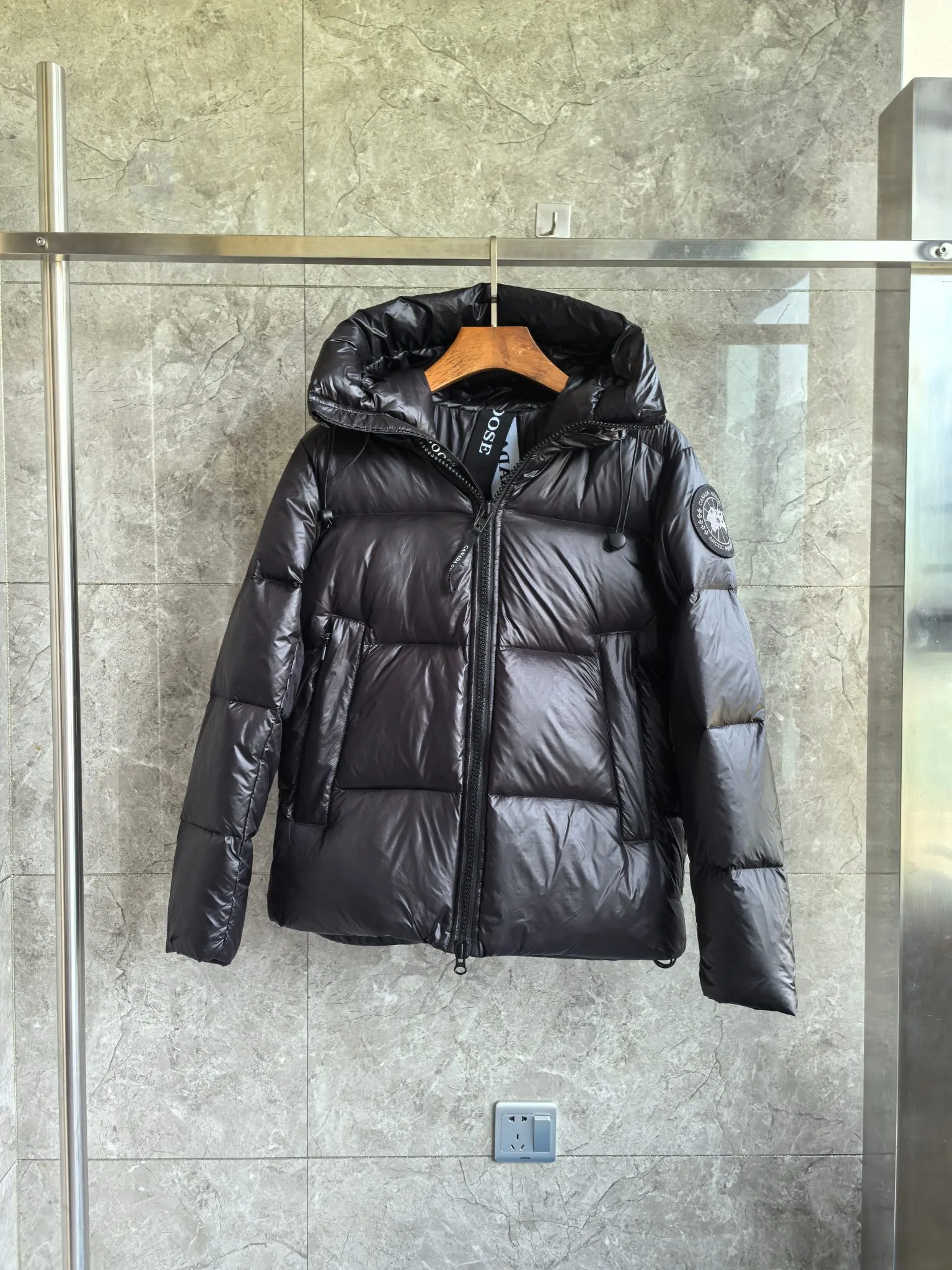 P760 2252M Crofton Puffer Unisex Jacket Down Jacket. Color: black black label. Size: S M L XL XXL.